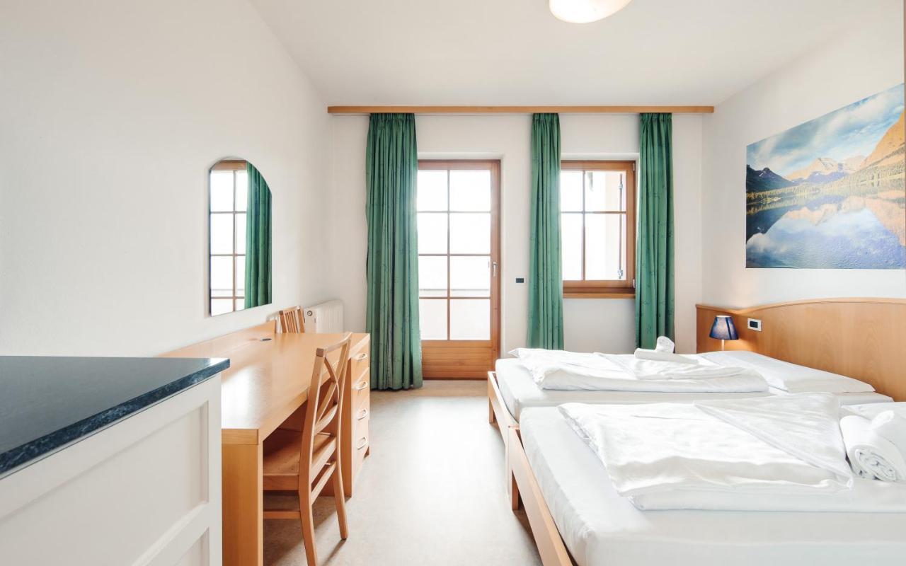 Hotel Corno Bianco Nova Ponente Szoba fotó