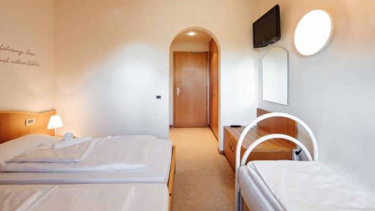Hotel Corno Bianco Nova Ponente Kültér fotó