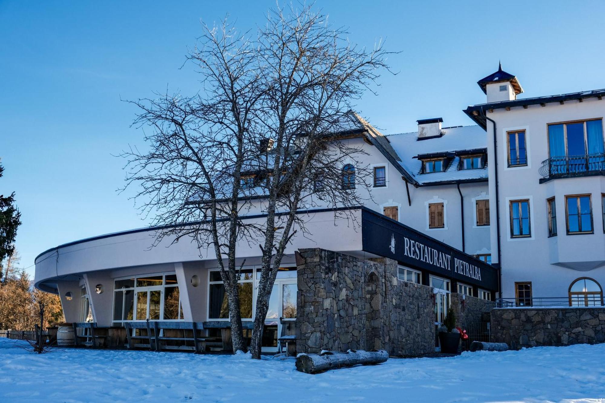 Hotel Corno Bianco Nova Ponente Kültér fotó