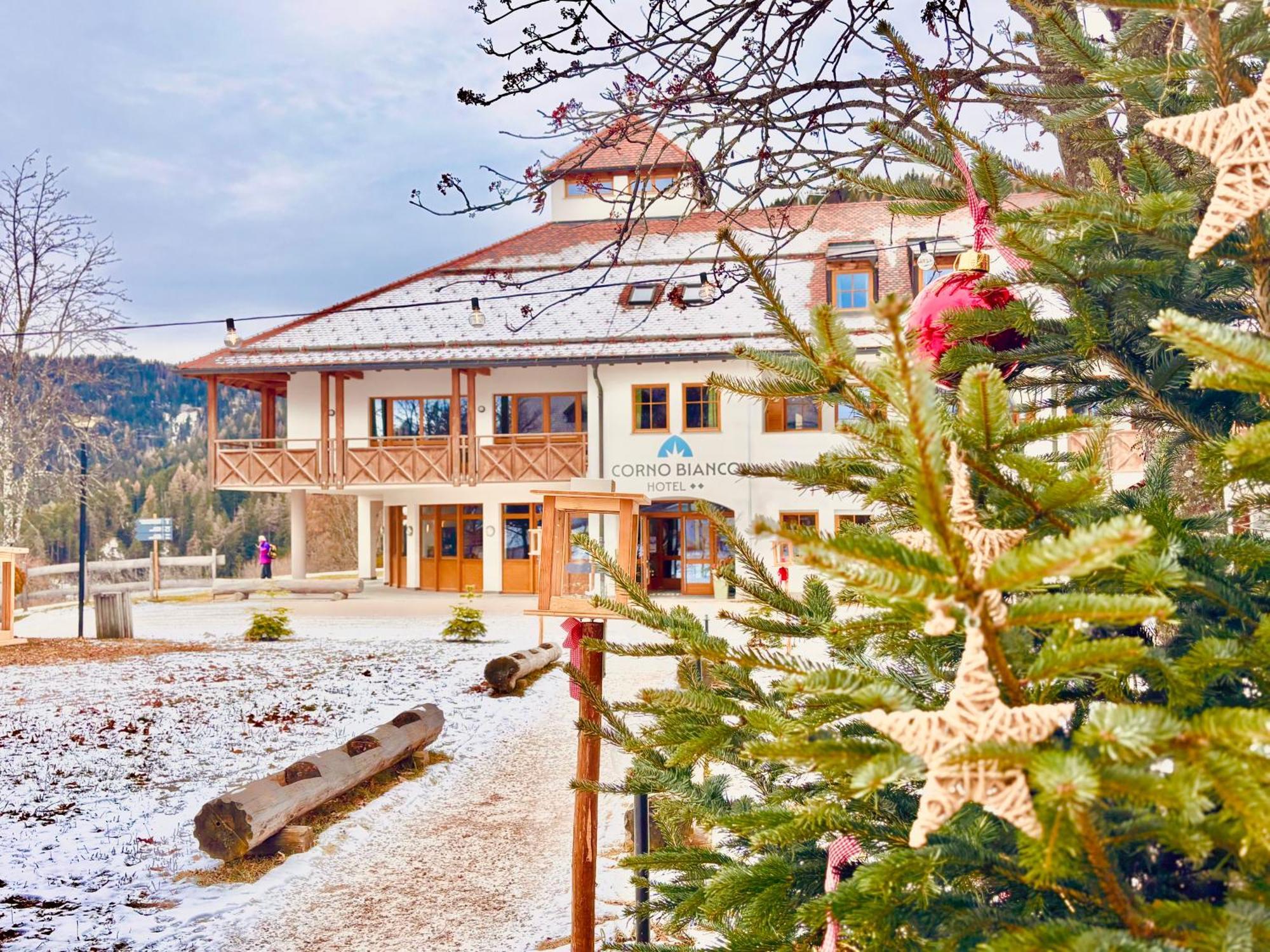Hotel Corno Bianco Nova Ponente Kültér fotó