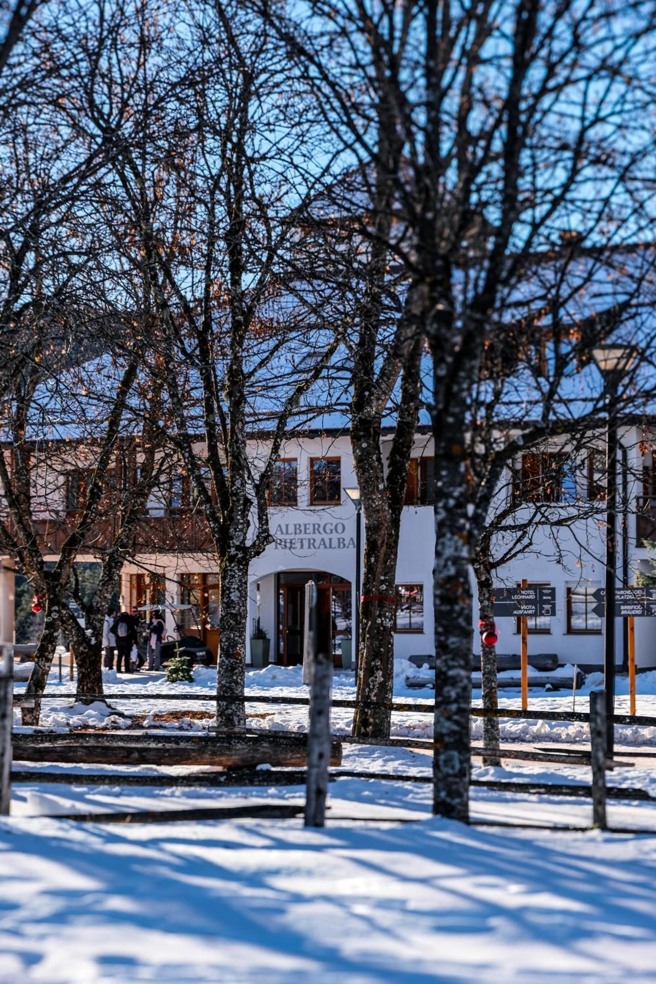 Hotel Corno Bianco Nova Ponente Kültér fotó